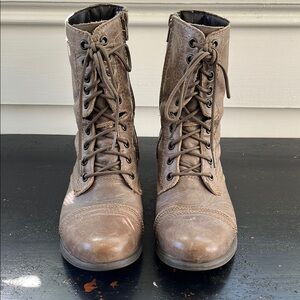 Steve Madden Tan/Light Brown Lace-Up Combat Boots Women’s Size 7